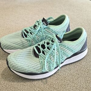 Saucony Versafoam Sway Mint Green Running Shoes - Size 8